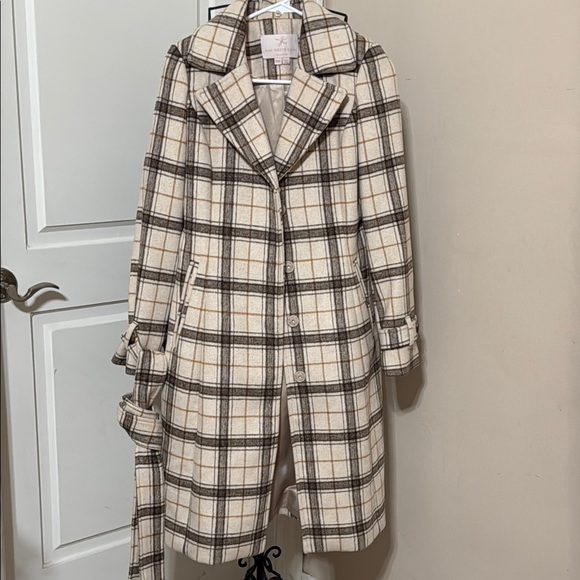 NWOT Gorgeous Gal Meets Glam Cream and Black Soft Trench Coat with Notched Lapel - Picture 1 of 7